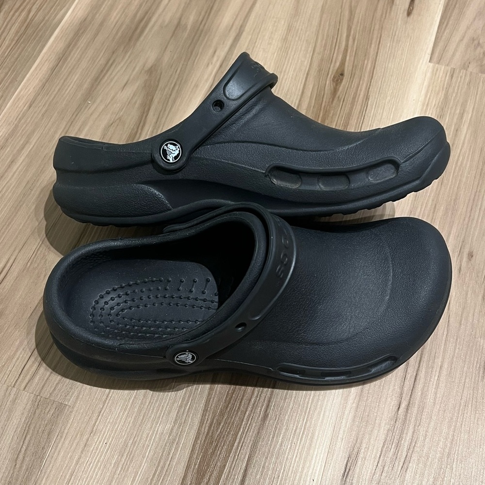 CROCS Black - Men 9/ Women 11